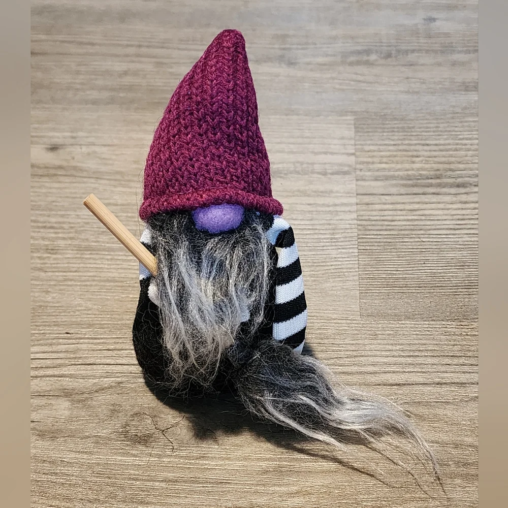 NWOT Halloween Gnome Girl Witch Plush Elf Broom Decor Farmhouse Plaid KZ